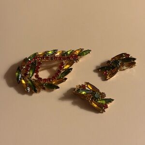 Vintage Juliana Gold Tone Brooch & Clip Earrings